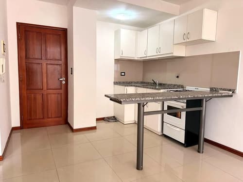 Departamento interno en alquiler anual en edificio san jose iv