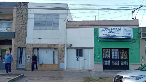Casa y local en plena av almafuerte parana