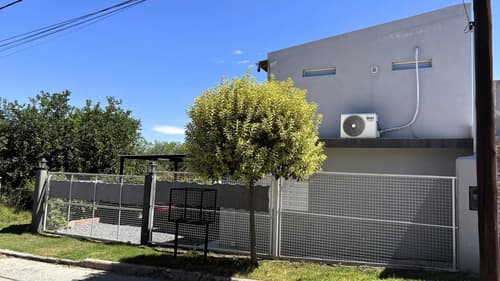 Se vende casa de 2 plantas con pileta en mina clavero