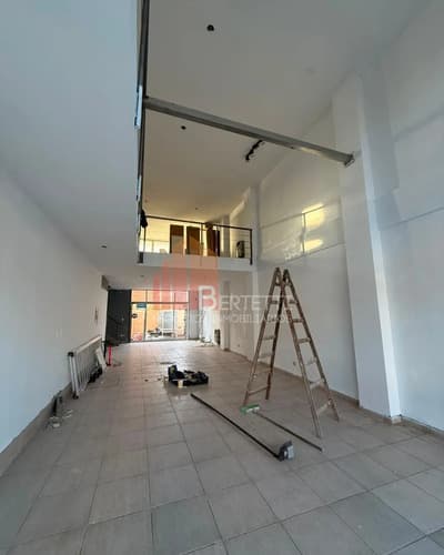 Local comercial en alquiler doble altura av san martin carlos paz