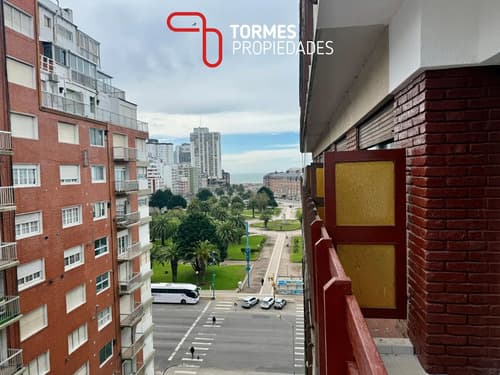 Venta departamento 2 ambientes con balcon y vista lateral a plaza colon mar del plata