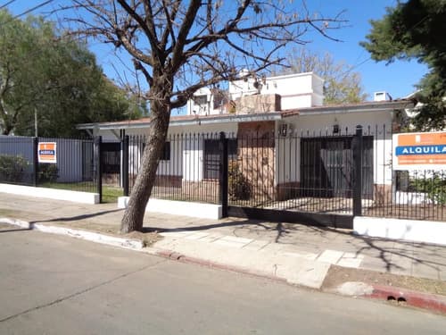 Barrio villa belgrano casa de 2 dormitorios con garaje