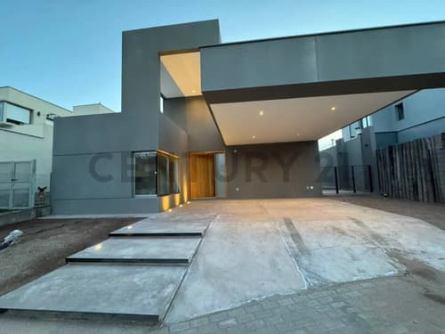 Casa en alquiler en barrio privado vinas del torreon maipu