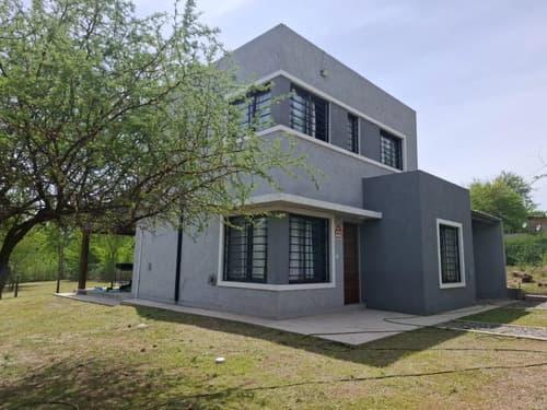 Venta casa cosquin con cochera