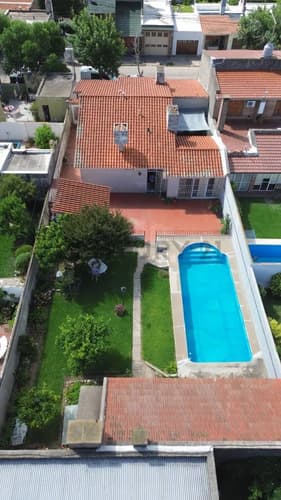 Elegancia y espacio casa con piso de marmol patio de 40 m patio de invierno y ubicacion venado t