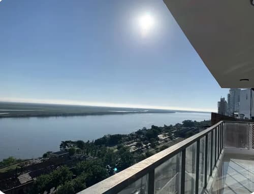 Inmejorable vista al rio primera linea frente al rio amoblado piso exclusivo