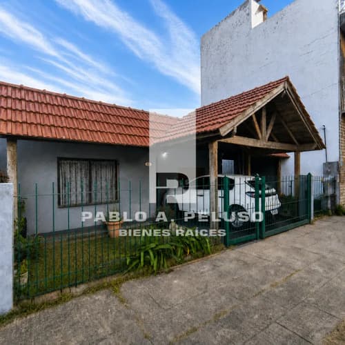 Venta casa al frente y casa al contrafrente merlo zona oeste buenos aires