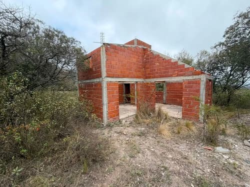 Venta lote con construccion cosquin