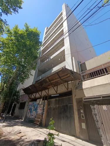 Empredimiento de 2 y 3 ambientes en semipisos