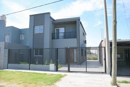 Casa en alquiler con 5 ambientes en tierra de suenos alvear