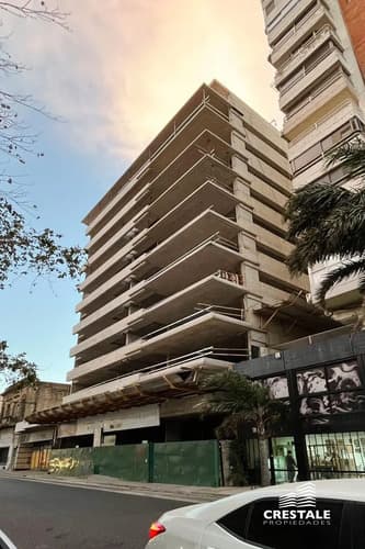 Edificio en parque espana