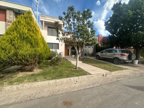 Hermosa casa en barrio privado los solares maipu