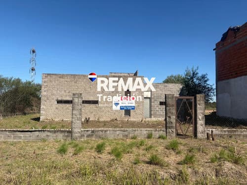 Terreno con obra a terminar los aromos pto tirol