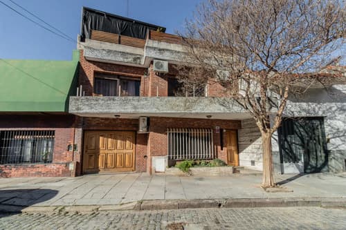 Venta casa 4 ambientes cochera terraza nueva pompeya
