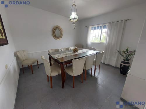 Dos casas una oportunidad en saldan sobre principal
