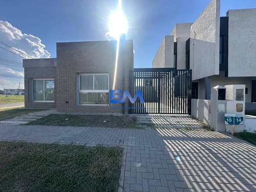 Alquilo duplex 2 dormitorios con patio asador prados de manantiales