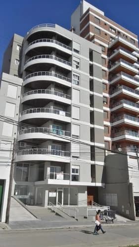 Rio cuarto vendo departamento 1 dorm cbalcon exc ubicacion y lindo edificio