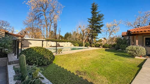 Excelente casa en venta en chacras de coria gran jardin pileta quincho y departamento extra