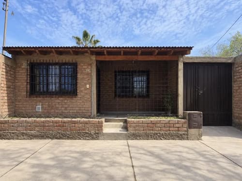Casa 2 habitac con tinglado al fondo ideal para taller metalurgico villa hipodromo godoy cruz