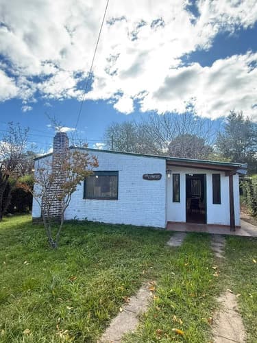 Casa en esquina con hermoso terreno en mina clavero