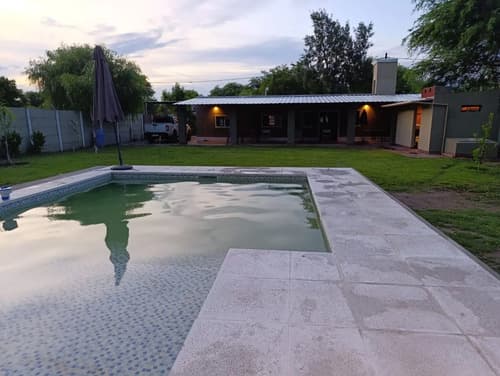 Venta de finca 1 dormitorio con pileta ruta 1