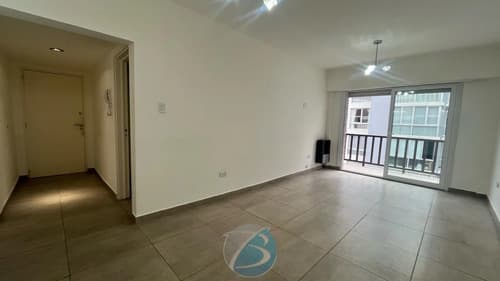 Alquiler 24 meses 3 ambientes a la calle con balcon cochera fija