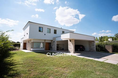 Exclusiva casa en venta en nevado golf san rafael mendoza