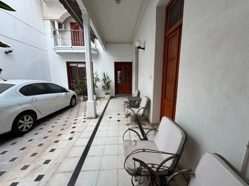 Venta de casa de categoria a metros de calle roca