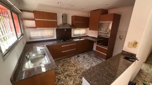 Casa en venta 4 dorm dto b rivadavia v maria