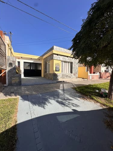 Oportunidad con permuta en bell ville casa con pileta y asador leer descripcion