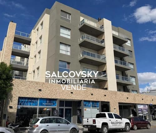 Departamento en venta en puerto madryn de 2 dormitorios con cochera a cuadras de la playa