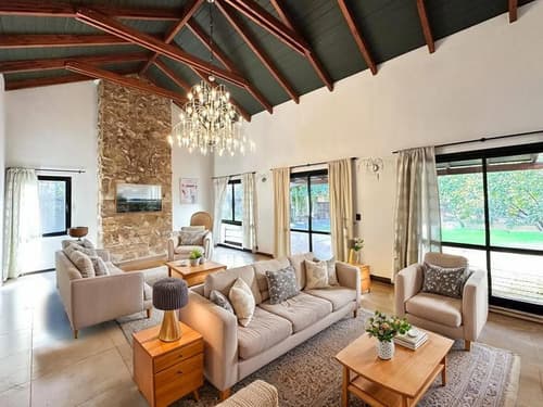 Importante casa en aldea en venta 5 dormitorios e imponente parque anoso